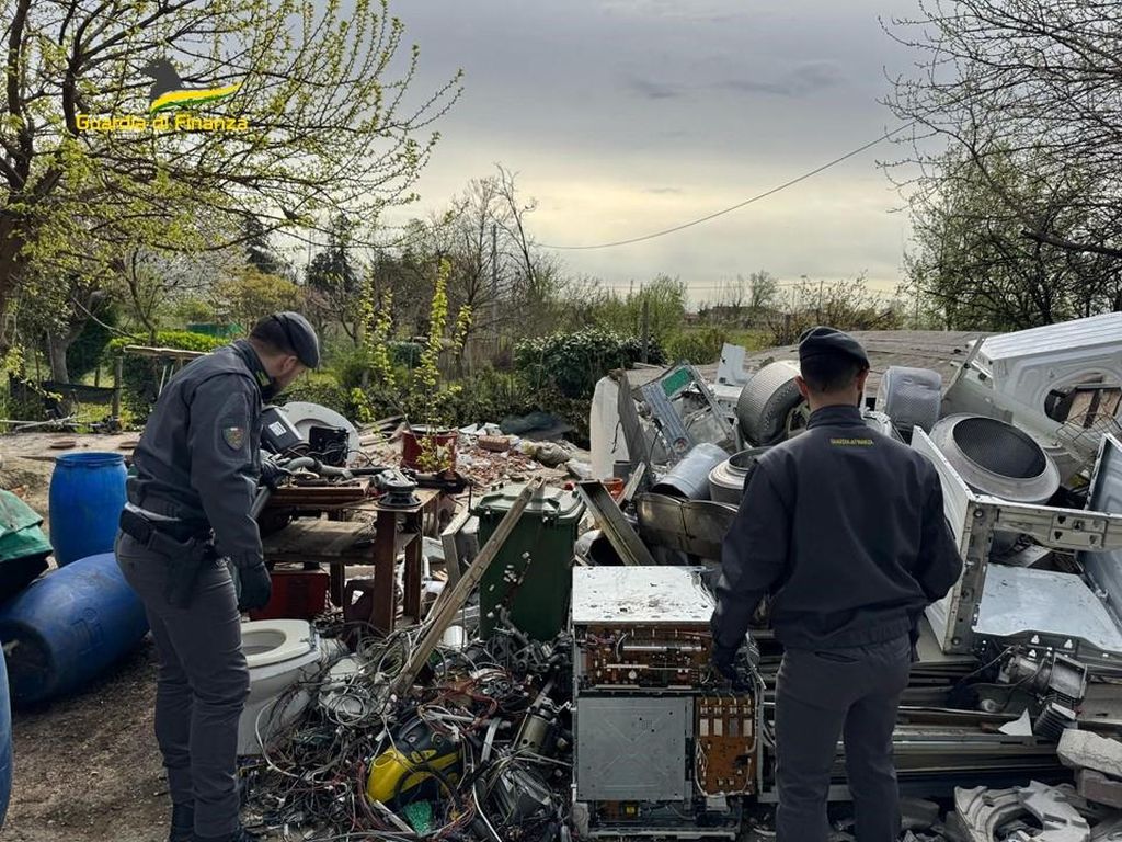 Sequestrata nel padovano discarica abusiva rifiuti di 2.000 mq