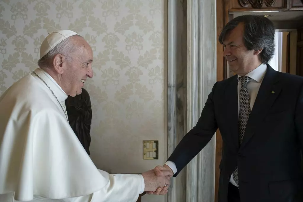 Intesa Sanpaolo, cordoglio per scomparsa Papa Francesco “Guida luminosa”