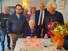 L’assessore De Franco e il presidente Acer Corradi festeggiano i 100 anni di Afra Gelmini