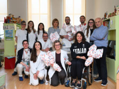 L’atleta paralimpica Ana Maria Vitelaru e le uova solidali di Apro donano un sorriso ai piccoli degenti della Pediatra del Santa Maria Nuova