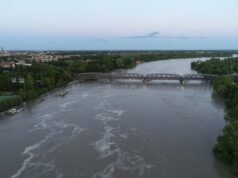 Maltempo. Scorre lenta, ma costante la piena del Po: il colmo ha superato Piacenza, con il livello più alto dal 2019 a oggi, ed è atteso in serata nel parmense e nel reggiano