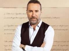 La Costituzione si fa spettacolo a Modena: Luca Sommi incanta il Michelangelo con parole, immagini e suoni