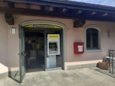 Taglio del nastro all’ufficio postale di Montecreto, rinnovato nella sua tradizionale sede