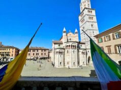 Comune di Modena, bandiere a mezz’asta per la morte di papa Francesco