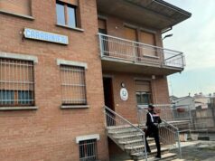 Reggiolo: lo minaccia con un bastone e gli danneggia l’auto. Denunciato