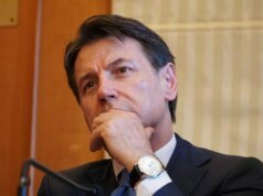 Governo, Conte “Stanno distruggendo l’economia”