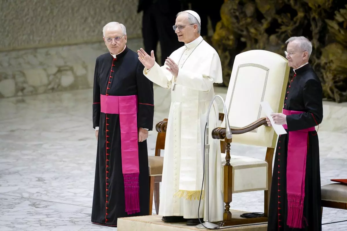 Papa ai media “Disarmiamo le parole per disarmare la Terra”