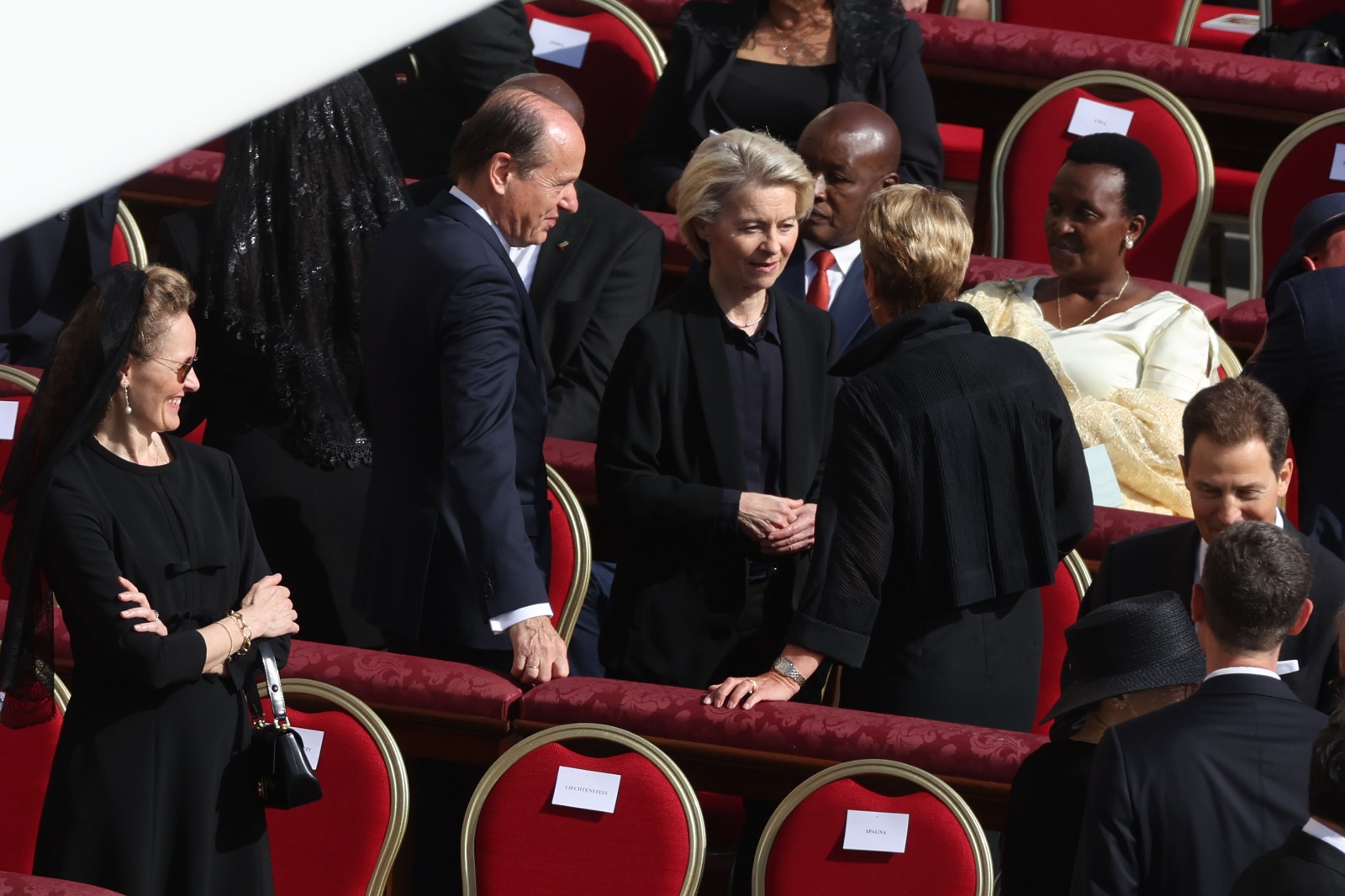 Von Der Leyen “Dare forma al profondo messaggio di pace del Papa”