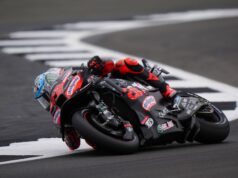 Bezzecchi trionfa nella MotoGp in Gran Bretagna, out Quartararo-Bagnaia