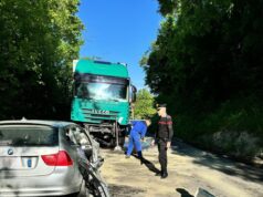 Grave incidente stradale sulla Statale 63 del Cerreto: giovane automobilista in codice rosso
