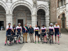 Castelnovo Monti: sosta al Duomo di Lucca per i ciclisti dell’Università del pedale diretti a Roma