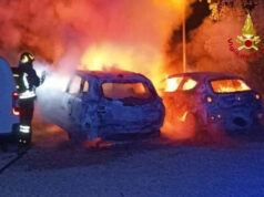 Auto a fuoco nella notte a Reggio Emilia