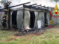 Capanno attrezzi a fuoco nel Giardino Virginia Woolf di Bologna