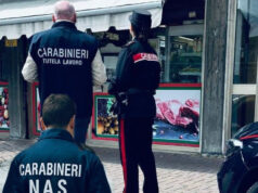 Controlli dei Carabinieri di Sassuolo, con N.A.S. e N.I.L., su attività commerciali del centro cittadino