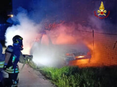 Auto in fiamme nella notte a Cadelbosco Sopra: indagini dei Carabinieri