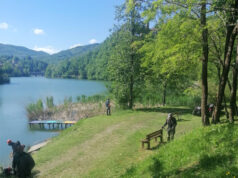 Grandi pulizie a Castel dell’Alpi. Un lago più accogliente