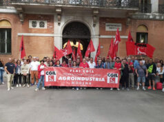 Presidio dei lavoratori dell’agroindustria davanti alla Prefettura di Modena