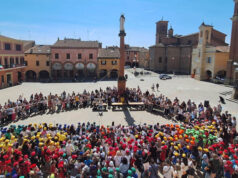 Giochi, canti e tanti sorrisi alla Lezione di Pace delle scuole castellane