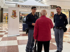 Modena: uno stand della Polizia di Stato per la giornata dei bambini scomparsi
