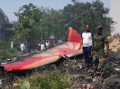 Aereo per Londra si schianta in India, un sopravvissuto. Oltre 200 morti