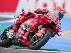 Marc Marquez vince anche la sprint di Assen, Bezzecchi sul podio