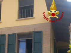 Incendio in appartamento a Viano: due persone in ospedale per avere inalato fumo. Morto uno dei gatti di casa