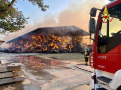 Incendio in un capannone di rotoballe a Mordano