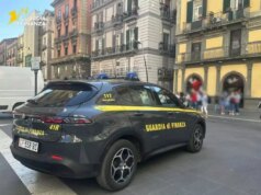Napoli, lotta alla contraffazione. Sequestrati oltre 18 mila articoli