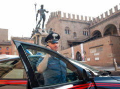 Scippa lo zaino ad una donna durante la discesa dall’autobus: arrestato a Bologna