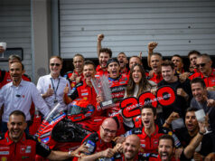 Marc Márquez e il Ducati Lenovo Team dominano al Sachsenring, vincendo la gara