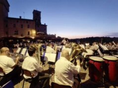 A Castelvetro “Note al chiaro di luna” del Corpo bandistico e la “Carsinteda” degli Alpini