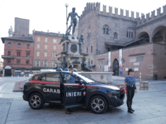 Bologna: inseguito a piedi dai carabinieri dopo il furto di una collana in oro