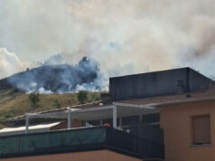 Vasto incendio sulle colline di Calderino, nel bolognese. Evacuate alcune case