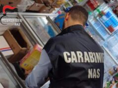 Alimenti scaduti e carenze igieniche: due supermercati sanzionati in provincia di Parma