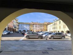 Scandiano: minaccia gli avventori degli esercizi pubblici del centro