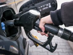 Carburanti, Mimit “Prezzi ai minimi dall’estate 2021”