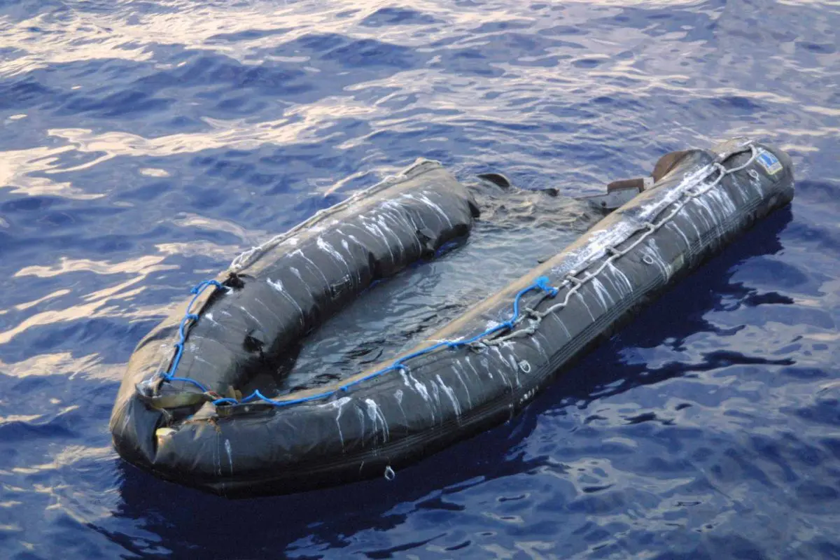 Barca con migranti si ribalta a Lampedusa, ci sono vittime