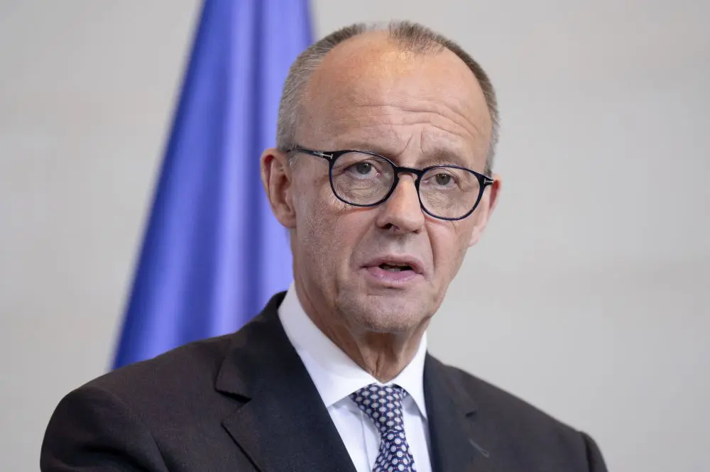 Merz “No a modifica confini con la forza in Ucraina”