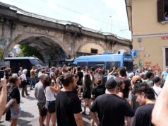 Milano, sgomberato il centro sociale Leoncavallo