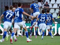 Como-Lazio 2-0 con Douvikas e Paz, “prima” con spiegazione arbitro