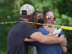Spari in una scuola cattolica a Minneapolis, uccisi 2 bambini