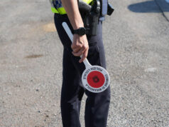 Circolava con l’auto dello zio deceduto da tre anni: fermata e sanzionata a Mirandola