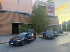 Controlli dei carabinieri nell’area del Centro commerciale Meridiana a Bologna