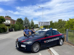 San Giovanni in Persiceto: due carabinieri feriti per aiutare una donna che chiedeva aiuto