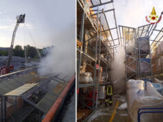 Incendio nei capannoni Tecnomat di Bologna