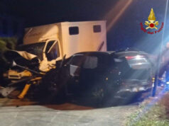 Auto contro furgone in sosta: tre feriti a Cadelbosco Sopra