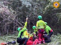 Scivola durante una escursione, donna soccorsa a Sant’Anna Pelago