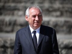 Francia, dimissioni Bayrou in mezzo al totonomi per la successione