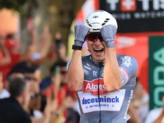 Terza volata vincente di Philipsen alla Vuelta 2025