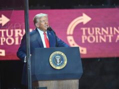 Donald Trump celebra Charlie Kirk, la vedova perdona il killer